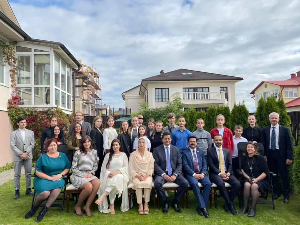 PakinBelarus's tweet photo. On September 15, Ambassador hosted a lunch for the winners of the Regional Choreography Festival-Competition-a dancing group βDetstvoβ, students of the Borisov Creative Centre for Children and Youth.
#pakistaninbelarus https://t.co/s8o3S5agGH