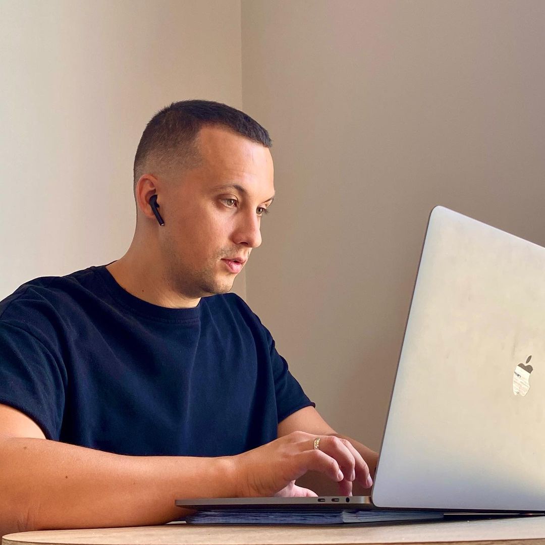 What's good yall. I'm happy to get back to the industry. Since i had decided to build my producer's brand in Russia, i produced some big hits for Russian artists. But the time has come to make some worldwide hits. It will be a great journey 😎