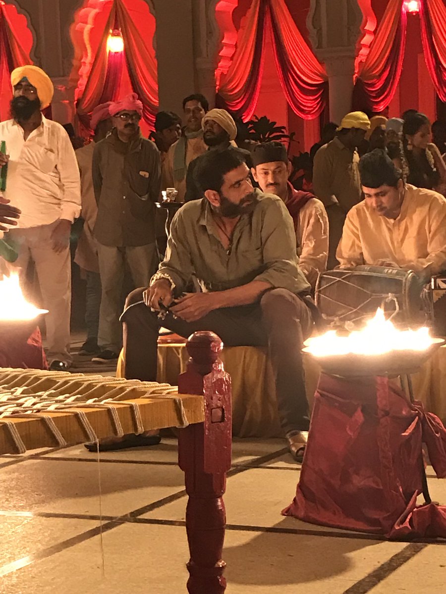 Had a great time while shooting this song ❤️Stills from the item number #pepsiaunty from the film #seetimaar
#rajasthan #jaisalmer