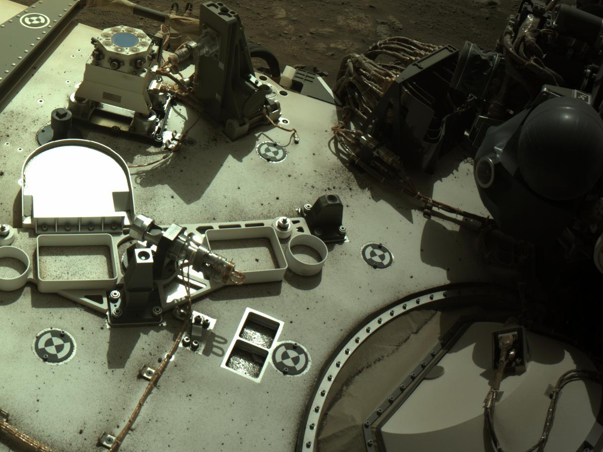 MarsMissionImgs's tweet photo. #PerseveranceRover image taken on #Sol202 at 2:32:40.047 PM with #Navcam #Mars #NASA #Space https://t.co/040clCSrJb