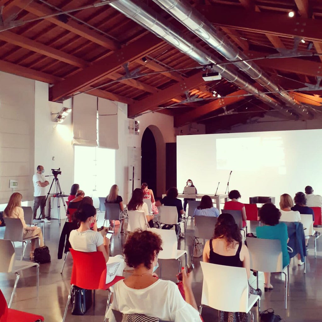 GabrieleBosi's tweet photo. 🤝 GRAZIE alle Guide turistiche che hanno partecipato al primo appuntamento di #formazione che abbiamo organizzato per il #Turismo industriale, in collaborazione con la Fondazione CDSE e il Museo del Tessuto. https://t.co/C5C3Ia6OGT