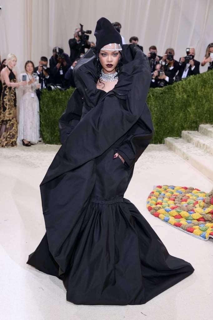 RafaelConrade's tweet photo. Kenyan 🇰🇪 media is abuzz a pregnant #LilNasX and suddenly I see this pic of him while on the trending hashtag #MetGala2021 https://t.co/3pkJLmh24k