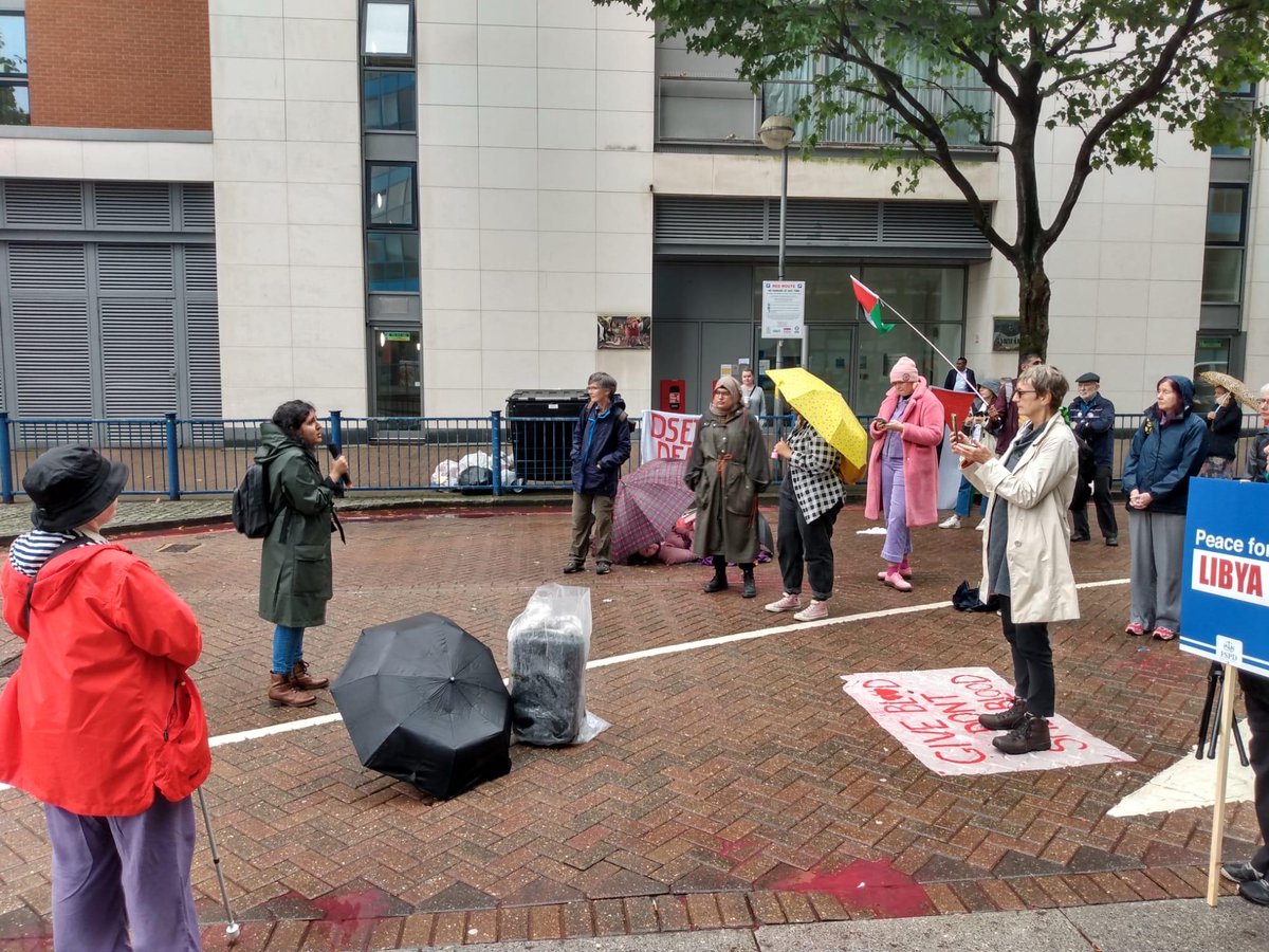 Atiaf Alwazir speaking at the protest in front of the #DSEI arms fair grounds in London.

#StopFuellingWar #QuakersForPeace #StopDSEI