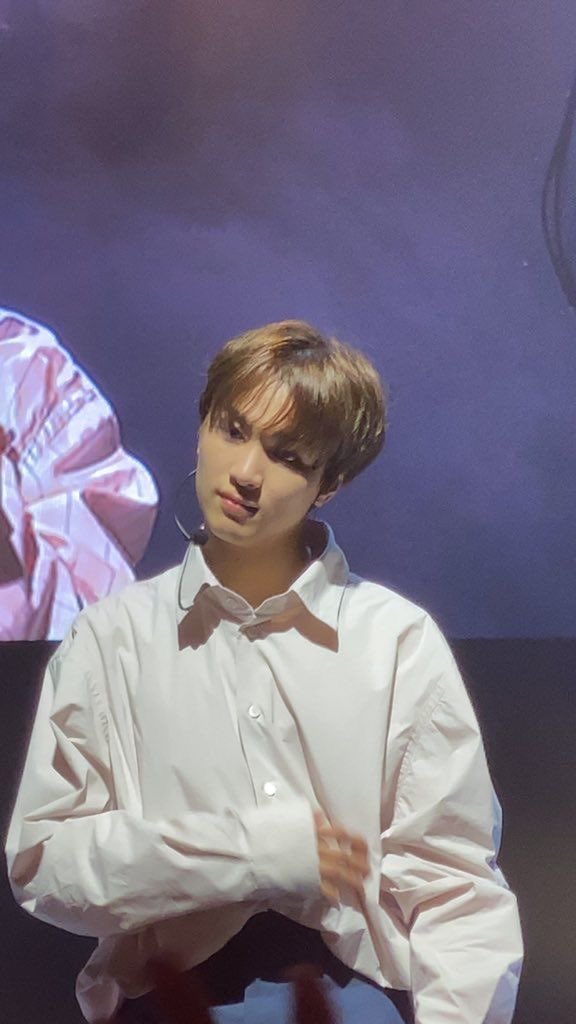 when its just a white shirt and jeans but you're lee haechan