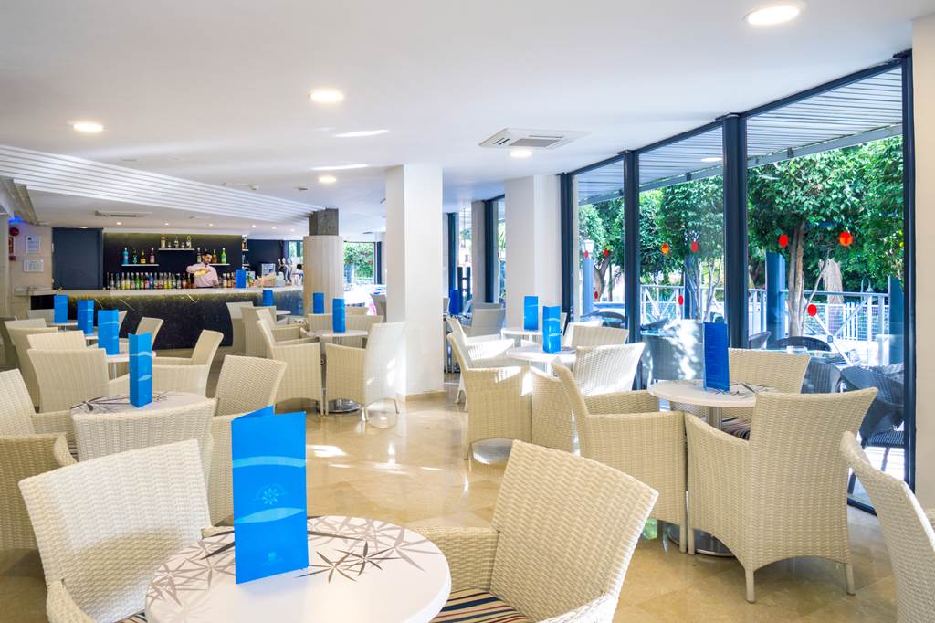 BrunleaTravel's tweet photo. 😎Costa del Sol, All Inclusive from £389 pp😎

🗓️30th September 2021
✈️Flights from Manchester
🏨7 nights, 4* Marconfort Griego Hotel
🚌Transfers and Luggage included

Based on 2 sharing

To book...
☎️Call us on 01282 831212
💻Email info@brunleatravel.com 
👣Call into the office https://t.co/KeMIUkpxQz