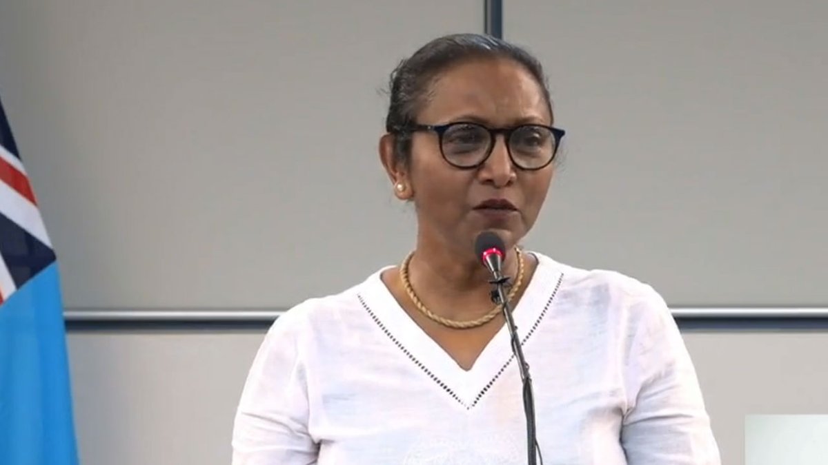FBC_News's tweet photo. External examinations for Year 12 and 13 students are most likely to be held early next year.
#FBCNews #FijiNews #Fiji #COVID19Fiji #FJunited 
More: https://t.co/XiUqRbXKLH https://t.co/5iiDY3Ank1