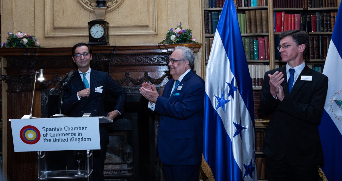 SpainChamberUK's tweet photo. 📢 In celebration of the Central America Bicentennial, the @SpainChamberUK held yesterday a networking reception in collaboration with @hondurasembuk @embaniclondon and Embassies of #Guatemala, #ElSalvador and #CostaRica! It was great to see many of our Patrons and Benefactors! https://t.co/EyUSTdkM9k