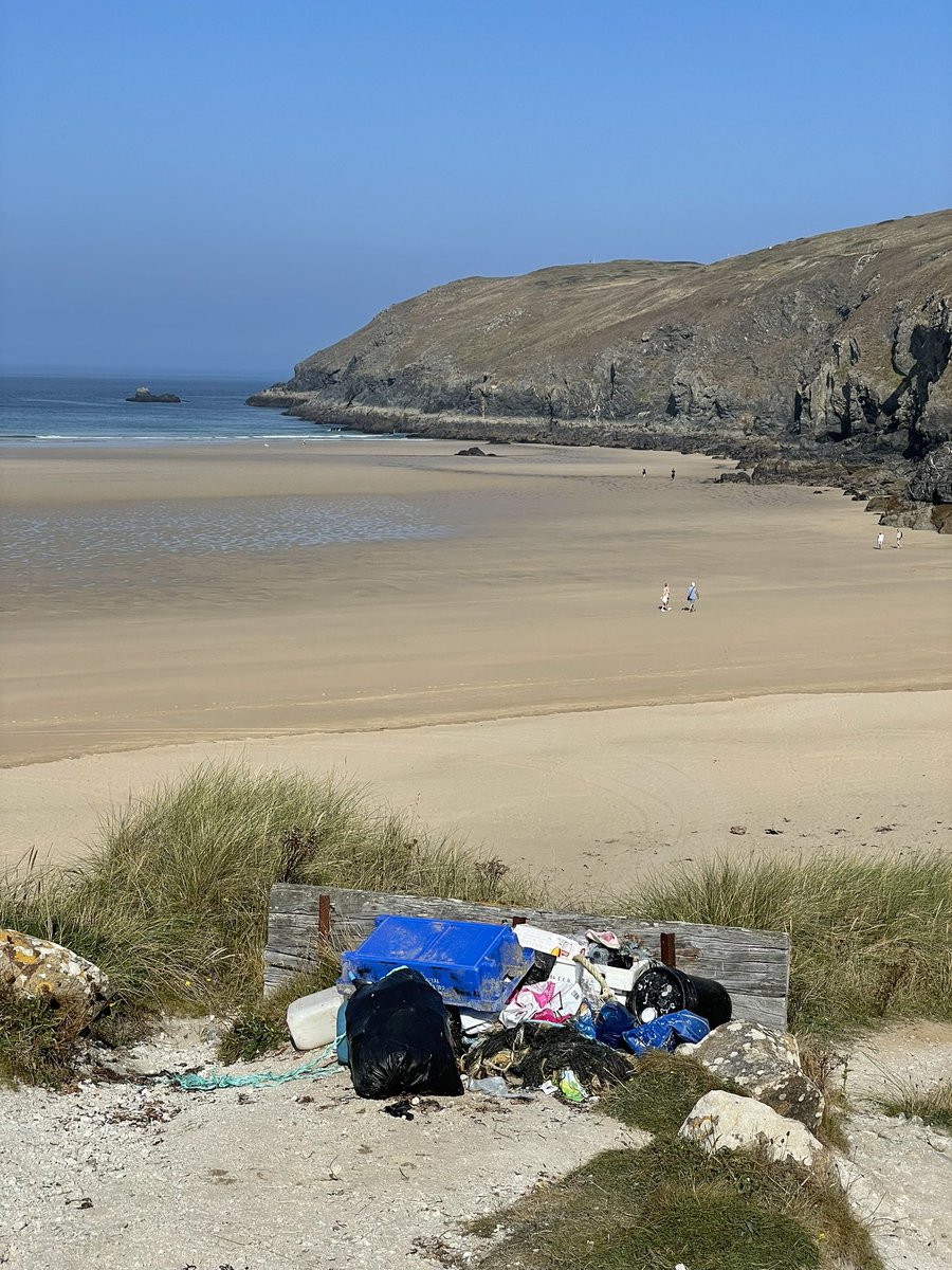 Stunning views on our walk from Holywell Bay to #perranporthbeach in #Cornwall. Shame about all the plastic waste. So much discarded fishing net, line and rope. 😡🤯🤬🎣🚯🗑 

#marinelitter #fishinglitter #fishingwaste #oceanlitter #oceanwaste #oceanplastic #oceanplastics