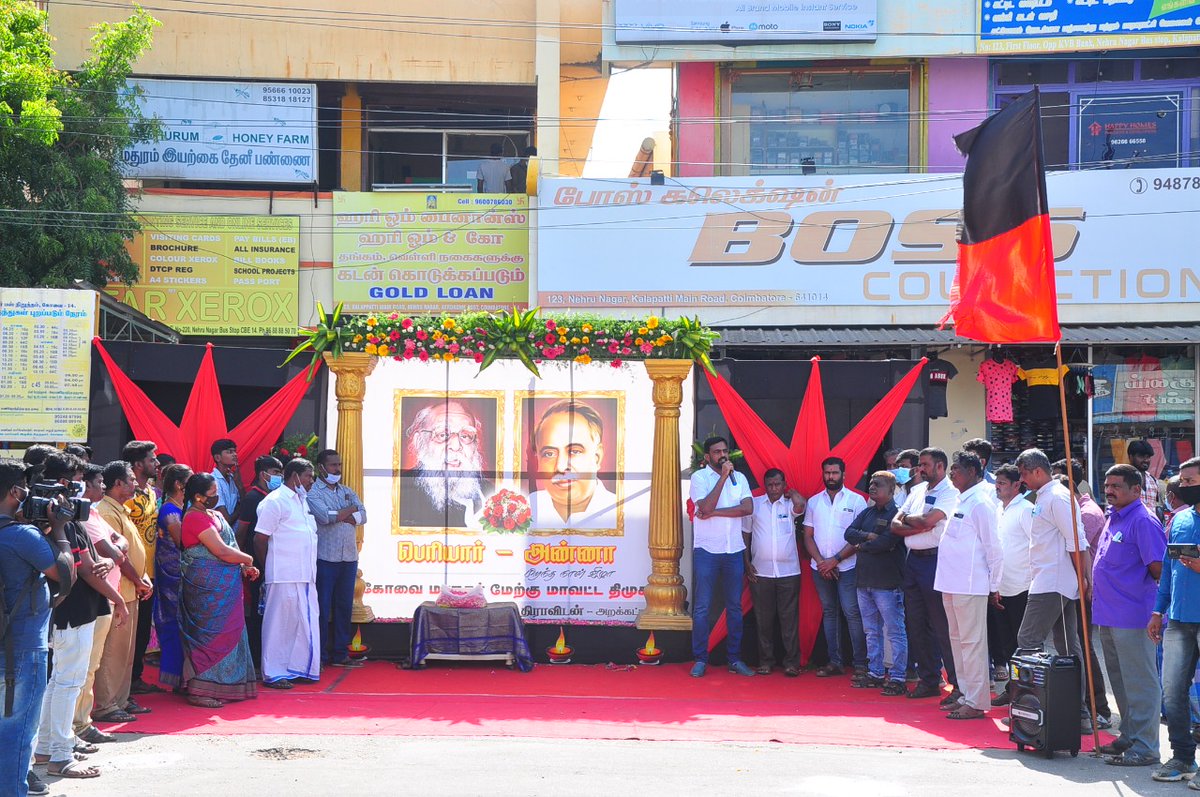 DravidanMedia's tweet photo. பெரியார் - அண்ணா பிறந்தநாள் விழா சமூகநீதி உறுதிமொழியேற்பு!

கோவை மாநகர் மேற்கு மாவட்ட கழகம் சார்பாக, காளப்பட்டி பகுதி நேருநகர் 35 ஆவது வட்டத்தில் நடைபெற்ற இந்நிகழ்விற்கு,

திராவிடன் இதழ் ஆசிரியர்  - வெளியீட்டாளரும் திராவிடன் அறக்கட்டளைத் தலைவருமான @KovaiBabuu தலைமை தாங்கினார். https://t.co/7SSAIeHnvZ