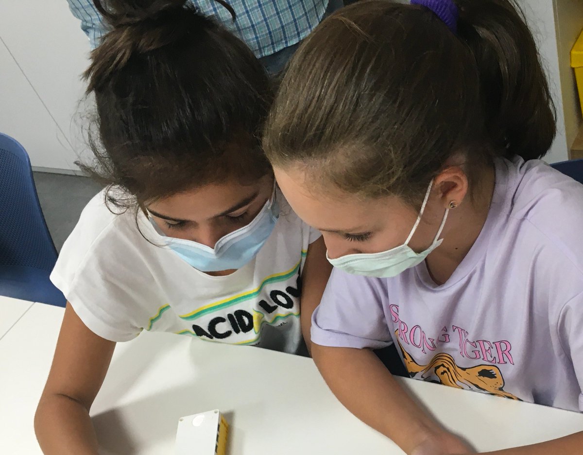 Esta semana impartimos la 2ª edición de las becas STEAM de #AlqaLab <a href="/ayudaenaccion/">Ayuda en Acción</a> en <a href="/IngeniaKids/">IngeniaKids</a> con 20 alumnos y alumnas de 1º, 2º, 3º y 4º de ESO del <a href="/alqazeres/">IES Al-Qázeres</a> 📚💻🚀 Todo posible gracias a <a href="/iberdrola/">Iberdrola</a> y <a href="/FProbitas/">Fundación Probitas</a> 🤗

#Labs4Opps #TecnologíaParaLaVida #STEAM #TICs