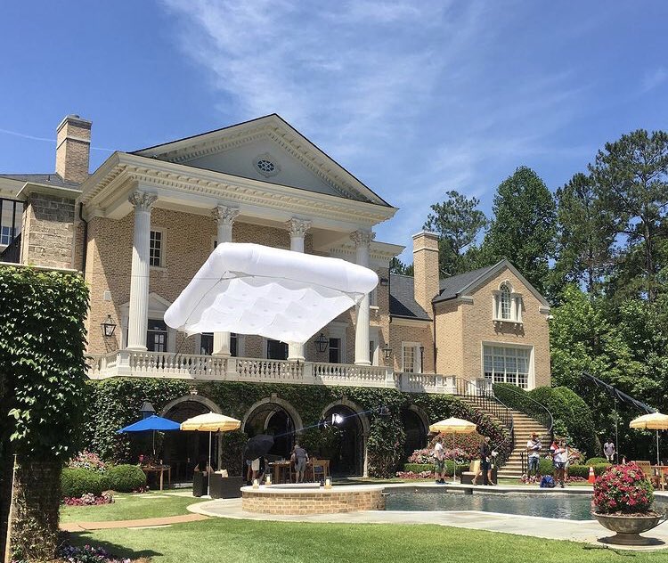 infodynasty_'s tweet image. 🚨Novas fotos dos bastidores do episódio que vai ao ar essa semana! 
#Dynasty #DynastyS4