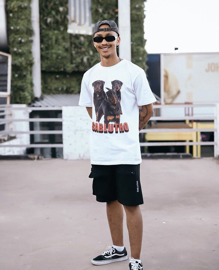 therealsablutho's tweet photo. New Season, New Drop! #Izinja Graphic Tee’s now available at R450. ❤️‍🔥

Model: @yellowxpapi https://t.co/uqD0fzFl6G