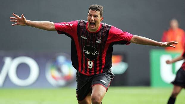 ViVA__SPORT's tweet photo. أكثر من سجل في موسم واحد في تاريخ الدوري البرازيلي :
- 2004 واشنطن 34 هدف " باراناينسي "
- 2003 ديمبا 31 هدف " غوياس "
- 2003 رينالدو 30 هدف " بارانا "
#dimba #Washington #renaldo https://t.co/moAXGRs76r
