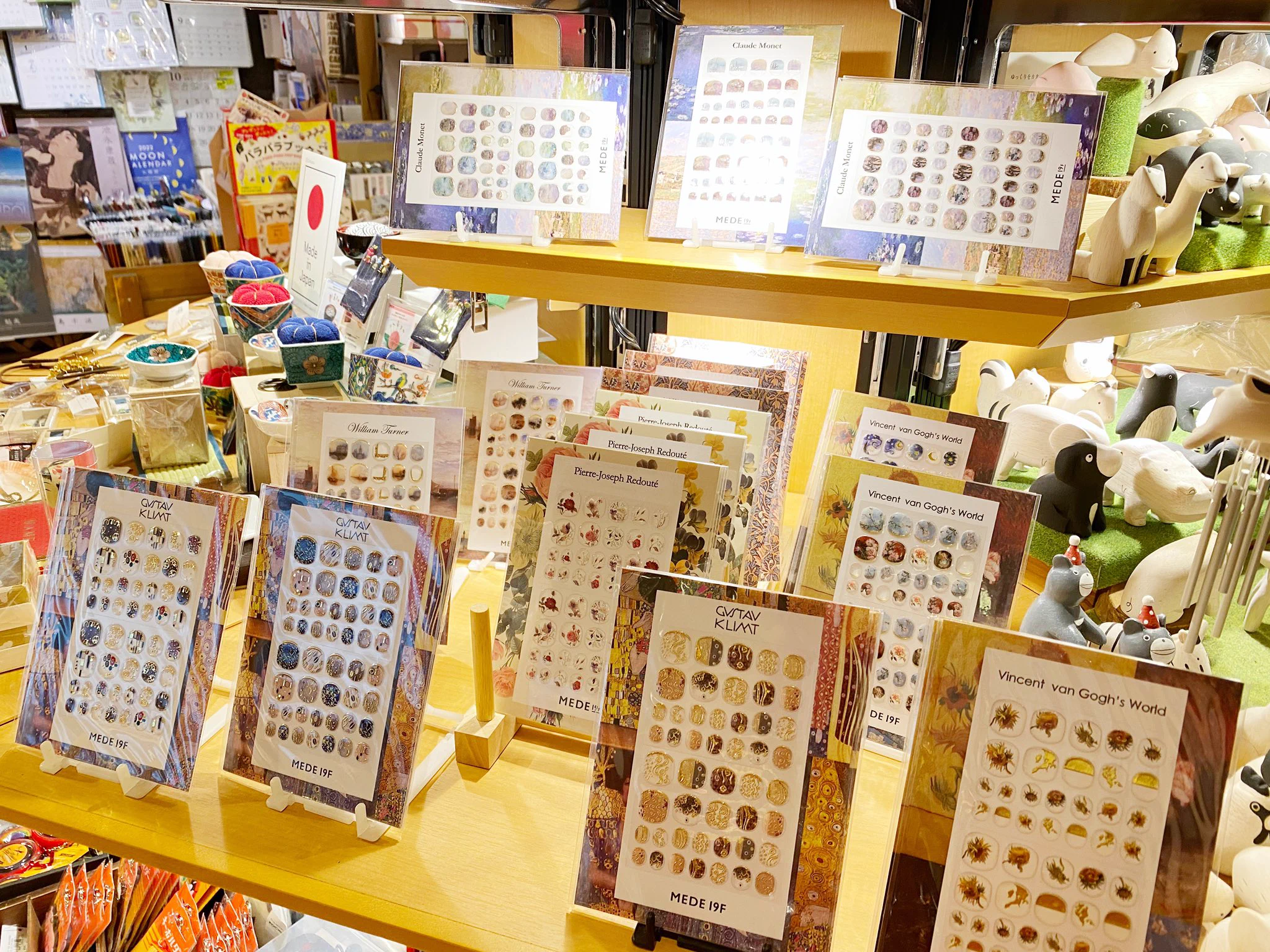 指先でアートを楽しもう！クリムやゴッホの世界がネイルシールとなって登場！