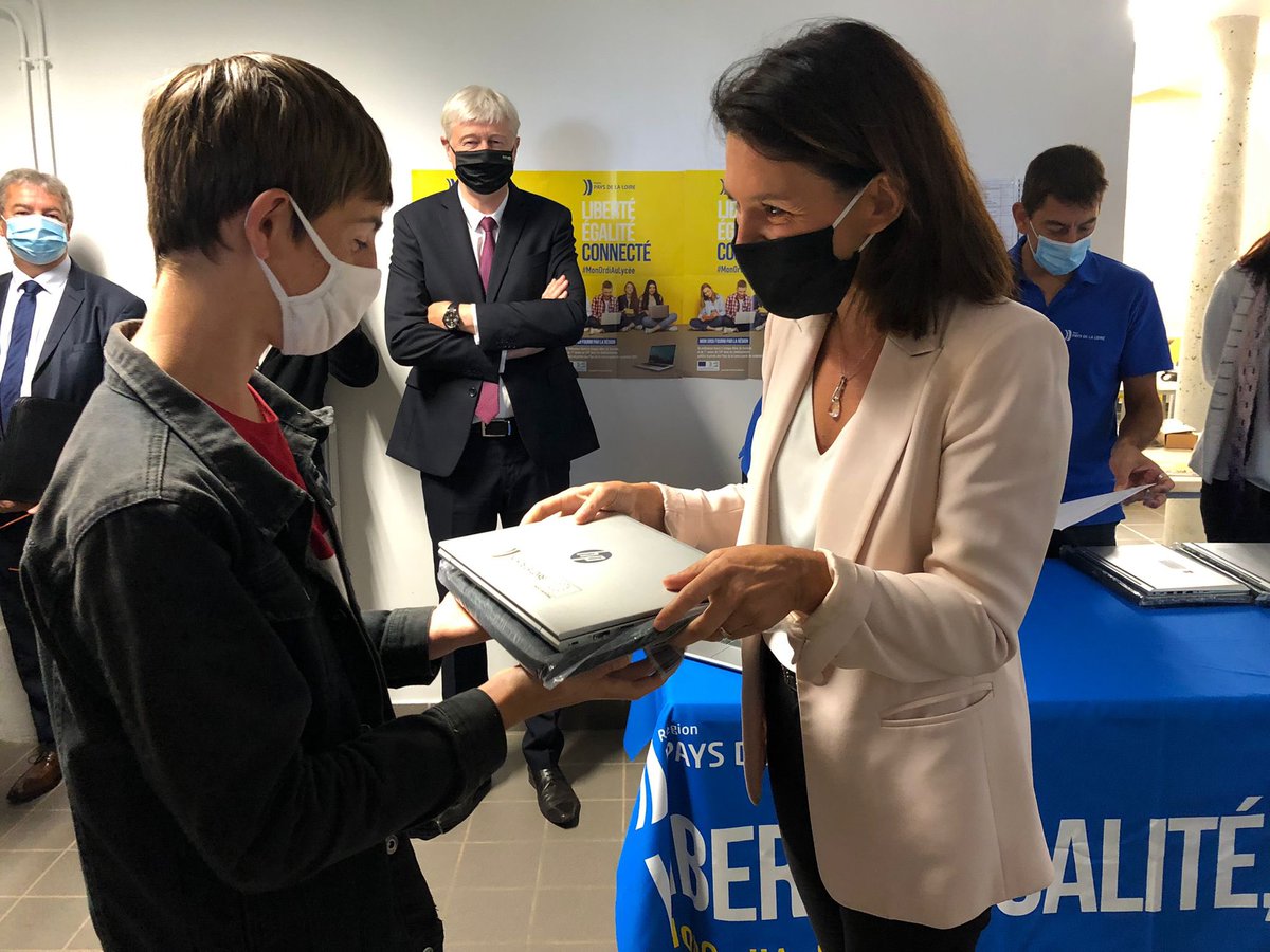 Très heureuse d’être en Sarthe pour clôturer les visites de rentrée de nos 5 départements :
🔹Inauguration des nouveaux locaux de la MFR La Gautellerie à #ThorignéSurDué
🔹Remise des ordinateurs dans le Lycée Les Horizons à #SaintSaturnin.
Merci au personnel et équipes éducatives