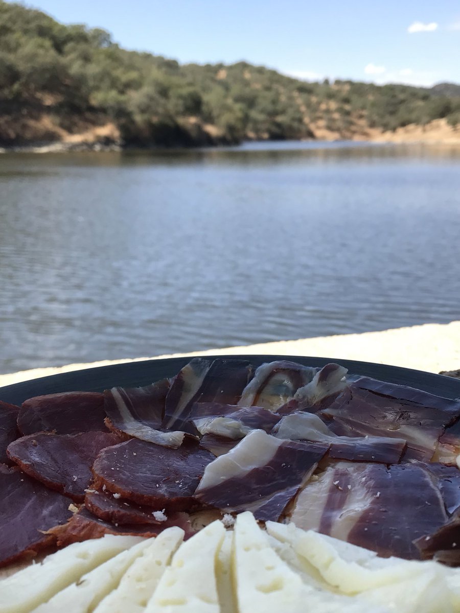 ¿Pensando ya en tus planes de finde? ¿Que tal un picnic de aperitivo con ibéricos Fuente la Virgen?

Estás a tiempo de hacerte con ellos!

#productosibericos #planesdefinde #jamondebellota #picnic #jamoniberico #lomoiberico #planesdecampo #ibericos #aperitivogourmet