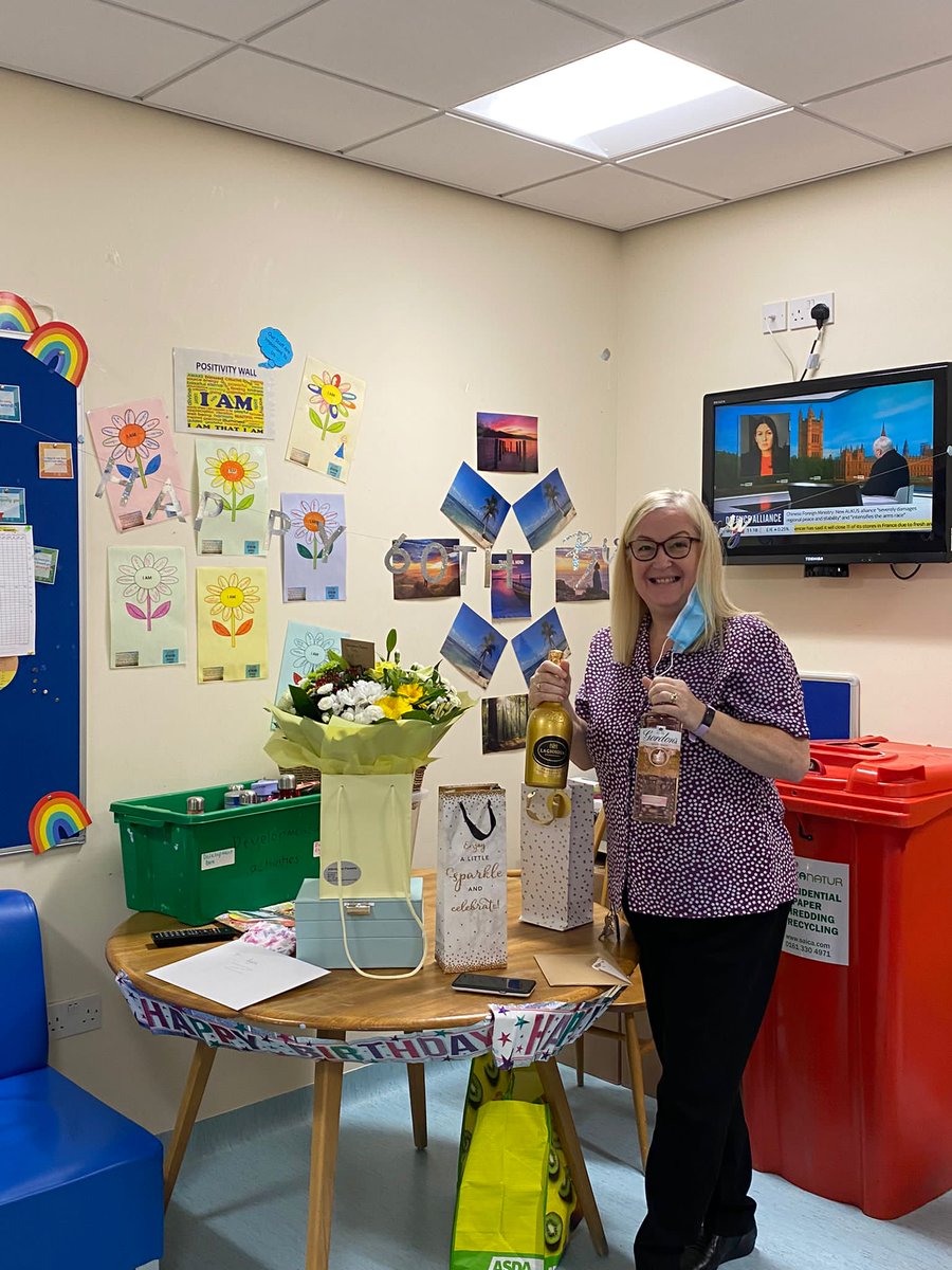 Angela Burrows ❤️🐝🌈🇪🇺 tweet media