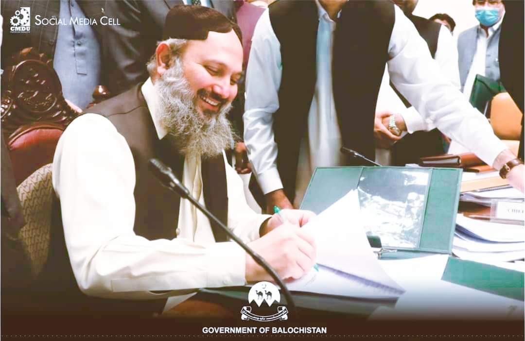 RehmatKhankak's tweet photo. میرے قائد وزیر اعلی بلوچستان جام آف لسبیلہ نواب جام کمال خان صاحب کی ﺍﯾﮏ ﻣﺴﮑﺮﺍﮨﭧ ﮨﯽ ﺩﺷﻤﻦ ﮐﯿﻠﺌﮯ ﮐﺎﻓﯽ ﮨﮯ 

ﺧﺪﺍ ﮐﺮﮮ ﺳﻼﻣﺖ ﺭﮨﮯ ﮨﻤﯿﺸﮧ ﺍﯾﮏ آپ ﺍﻭﺭ ﺩﻭﺳﺮﯼ ﻣﺴﮑﺮﺍﮨﭧ آپ کی آمین*❤🇳🇬🇵🇰❤️ https://t.co/H4absWxmQi