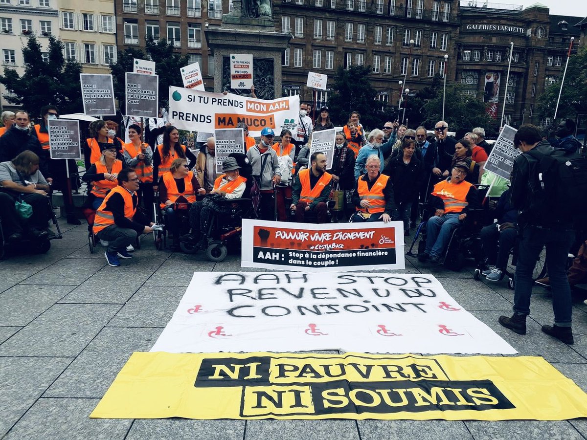 RUFFIERAdrien's tweet photo. #MOBILISATION

[LIVE 🛑 ] Actuellement à la #manifestation « pour la déconjugalisation de l’Allocation adulte handicapé (AHH) » avec @vaincrelamuco et aux côtés d’autres associations comme les paralysés de France. https://t.co/thIPTFJhNb