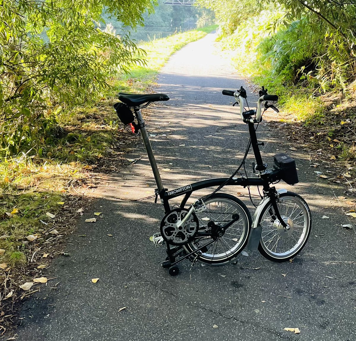 barriem's tweet photo. Fantastic ride today along the Rotherham to Sheffield canal.@BromptonBicycle @GoHindSight @SwytchBike https://t.co/TJSSUDVzJ1