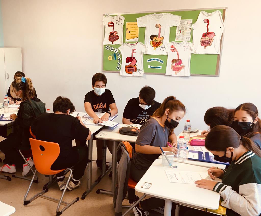 İTÜ ETA VAKFI Doğa Koleji Güzelbahçe Kampüsünde yine bir Almanca akran çalışmasını oyunla tamamladık 🎮👾🎉#DoğadaAlmanca2021 <a href="/UdoKywall/">Udo Kywall</a> <a href="/EnisEryaman/">Enis Eryaman</a> <a href="/KvancBarlas/">Kıvanç Barlas 🇹🇷</a> <a href="/EmelUstun35/">Emel Üstün</a> <a href="/YKarasinir/">Yalkın Karasinir</a>