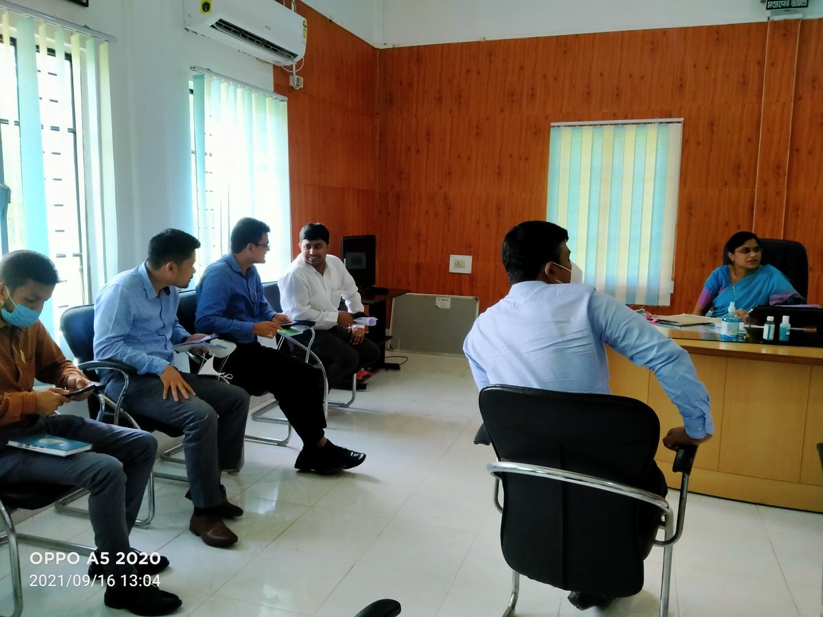SdiproB's tweet photo. ১৭ ছেপ্টেম্বৰ শুক্ৰবাৰে হবলগীয়া কোভিড ১৯ ৰ মেগা ভেকচিনেচন কাৰ্য্যসূচীৰ প্ৰস্তুতি সন্দৰ্ভত বিষদভাবে আলোচনা কৰিবৰ বাবে বোকাখাতৰ মহকুমাধিপতি ডাঃ নেহা যাদৱে স্বাস্থ্যবিভাগৰ সৈতে এখনি গুৰুত্বপূৰ্ণ বৈঠকত মিলিত হয়। https://t.co/3kwN0smc4y