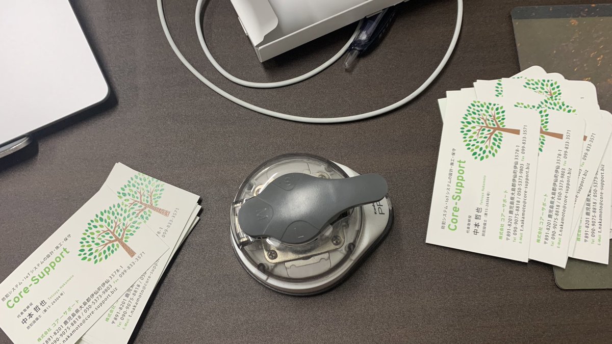 CoreSupport2's tweet image. 僕の名刺は右下だけ角が丸いのですが、実は一枚一枚カットしてます😊
#coresupport #mowcam