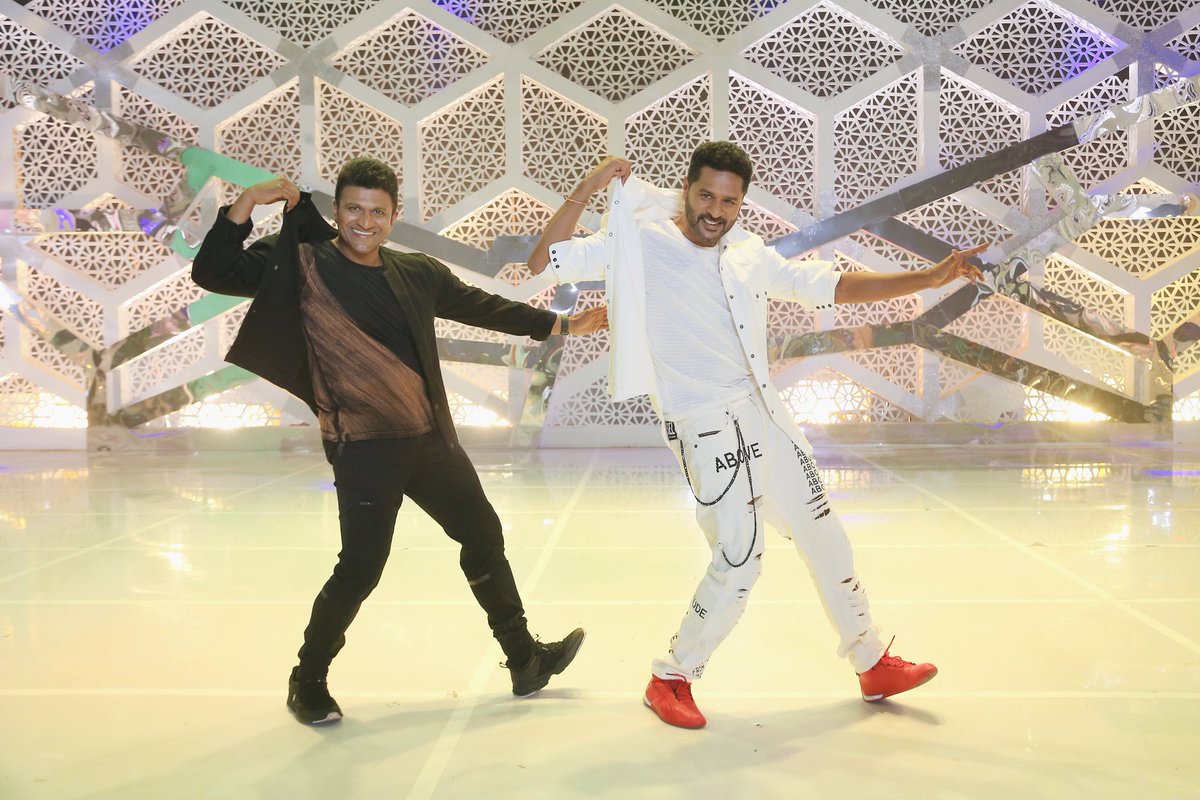 Puneeth Rajkumar (@puneethrajkumar) on Twitter photo Memorable stage experience.
#LuckyMan
<a href="/PDdancing/">Prabhudheva</a>
<a href="/3nagendraprasad/">nagendraprasad_03</a>
<a href="/darlingkrishnaa/">Darling Krishna</a>
<a href="/sangeethaSring/">Sangeetha Sringeri</a>
@roshniprakash_
<a href="/ParsaPictures/">Parsa Pictures Pvt Ltd</a>
<a href="/sun_kamaraj/">sundara kamaraj</a> Memorable stage experience.
#LuckyMan
<a href="/PDdancing/">Prabhudheva</a>
<a href="/3nagendraprasad/">nagendraprasad_03</a>
<a href="/darlingkrishnaa/">Darling Krishna</a>
<a href="/sangeethaSring/">Sangeetha Sringeri</a>
@roshniprakash_
<a href="/ParsaPictures/">Parsa Pictures Pvt Ltd</a>
<a href="/sun_kamaraj/">sundara kamaraj</a>