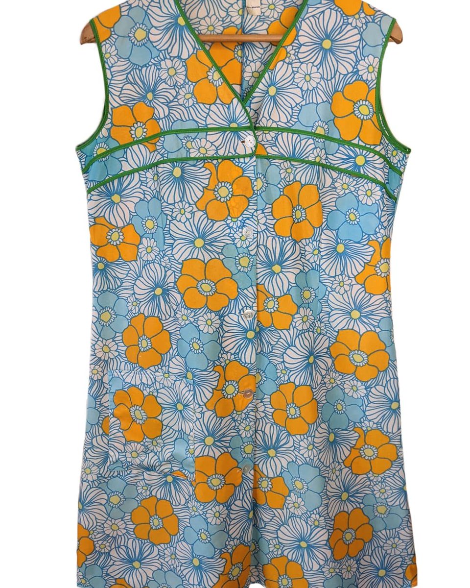 Picked_by_Rosie's tweet image. Gotta love a 70s floral pattern! 🧡💙 Brighten up your chore days in this fab pinny: ebay.co.uk/itm/70s-Vintag… #vintagehousecoat #70sprint #70spattern #groovy #70spinafore #SecondHandSeptember