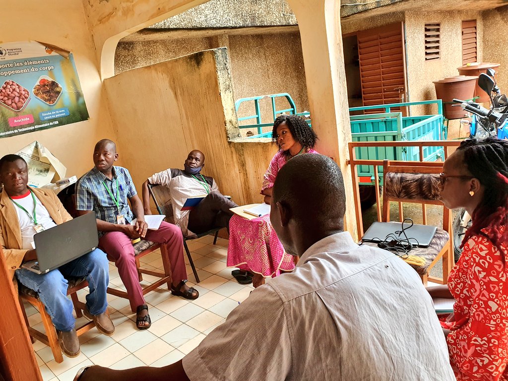 ceda_mali's tweet photo. JEUDI 16/09/2021
4ÈME JOUR DE L'ATELIER MÉTHODOLOGIQUE DU PROJET #JIKURA @Helvetas #Helvetas 
AUTO-ÉVALUATION ASSISTÉE 
ATELIER DES ONG 
#AMEDD @ONG_Amedd #ong_amedd 
TRAVAUX DE GROUPES
#SEPO:SUCCÈS / POTENTIALITÉS (OPPORTUNITÉS) / ÉCHECS (FAIBLESSES) / OBSTACLES
#CEDAMALI
#BGNI https://t.co/UhV9mPVBI9