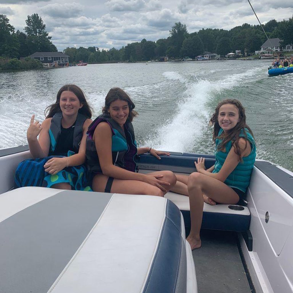ITEA_idiomas's tweet photo. No solo en USA se lo están pasando en grande! @clareta_666 en Canadá está disfrutando a tope también! Gracias Clara por compartir con ITEA tu experiencia 💕🇨🇦😎 #añoescolar #añoacademico #estudiaringles #experienciasmaravillosas #iteaidiomas #irlanda #canada #expertoseneducacion https://t.co/DIa7UyUU0t