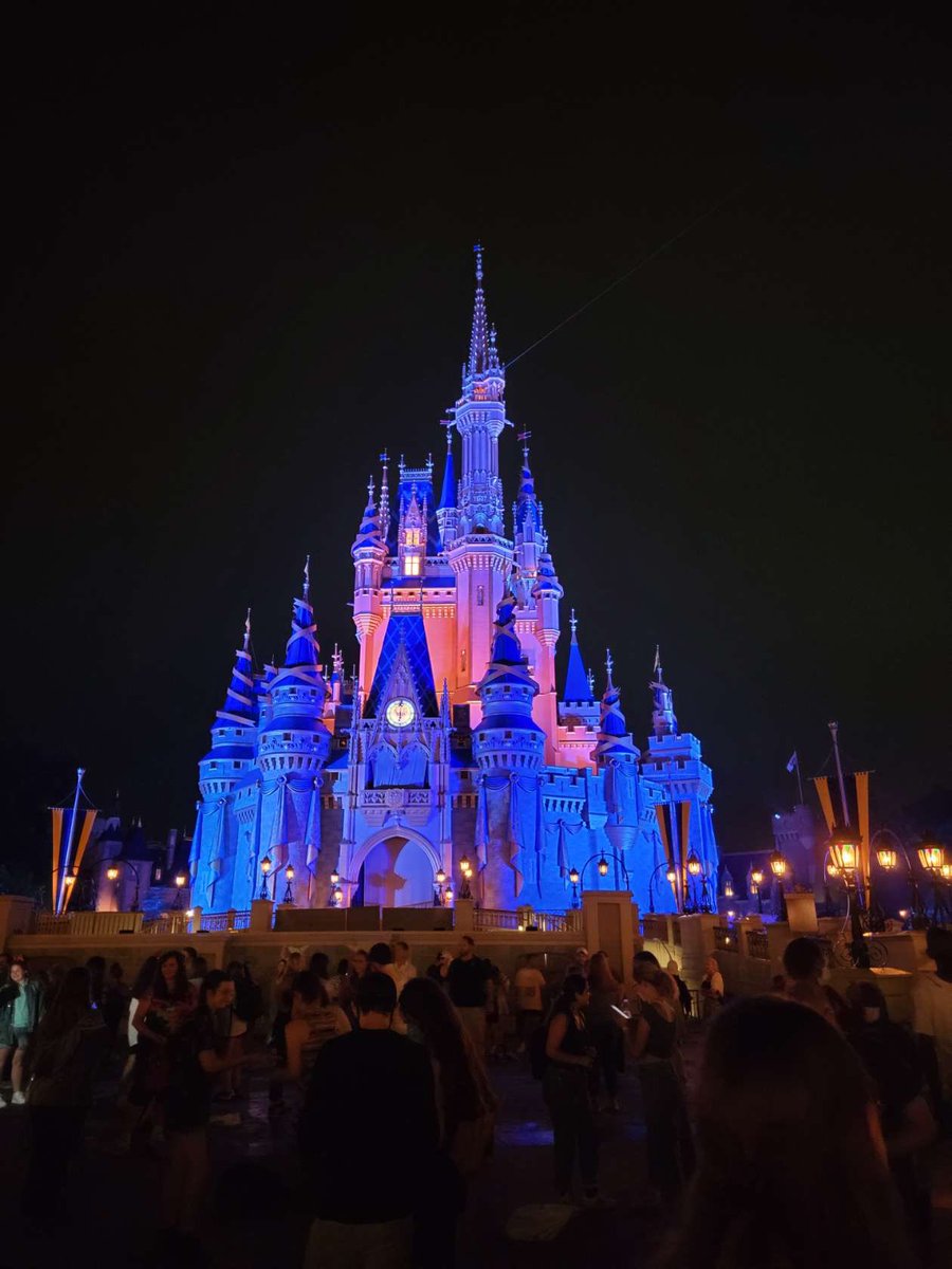 MakylaPhelps's tweet photo. Here’s a thread of my Disney college program so far! ✨🏰 https://t.co/xJVBOXhBLa