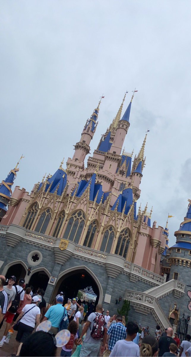 MakylaPhelps's tweet photo. Here’s a thread of my Disney college program so far! ✨🏰 https://t.co/xJVBOXhBLa