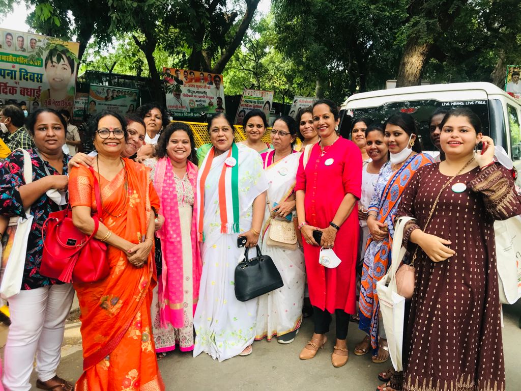 lenijadhav's tweet photo. Glimpse of @MahilaCongress 38th foundation Day, elated to see the inputs of AICC Research Department incorporated in the booklet #TruthAtYourDoorsteps 
#MahilaCongressFoundationDay https://t.co/hr1HTniu2f