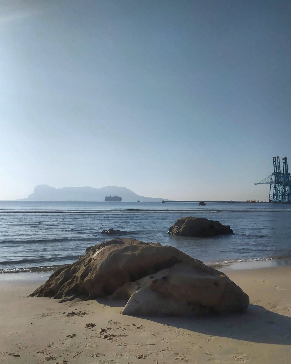 Rocas... Rocks... #Gibraltar #PeñónDeGibraltar #BahíaDeAlgeciras #AlgecirasBay #Rinconcillo #Algeciras #AlgecirasEsBonita #PaseandoPorAlgeciras