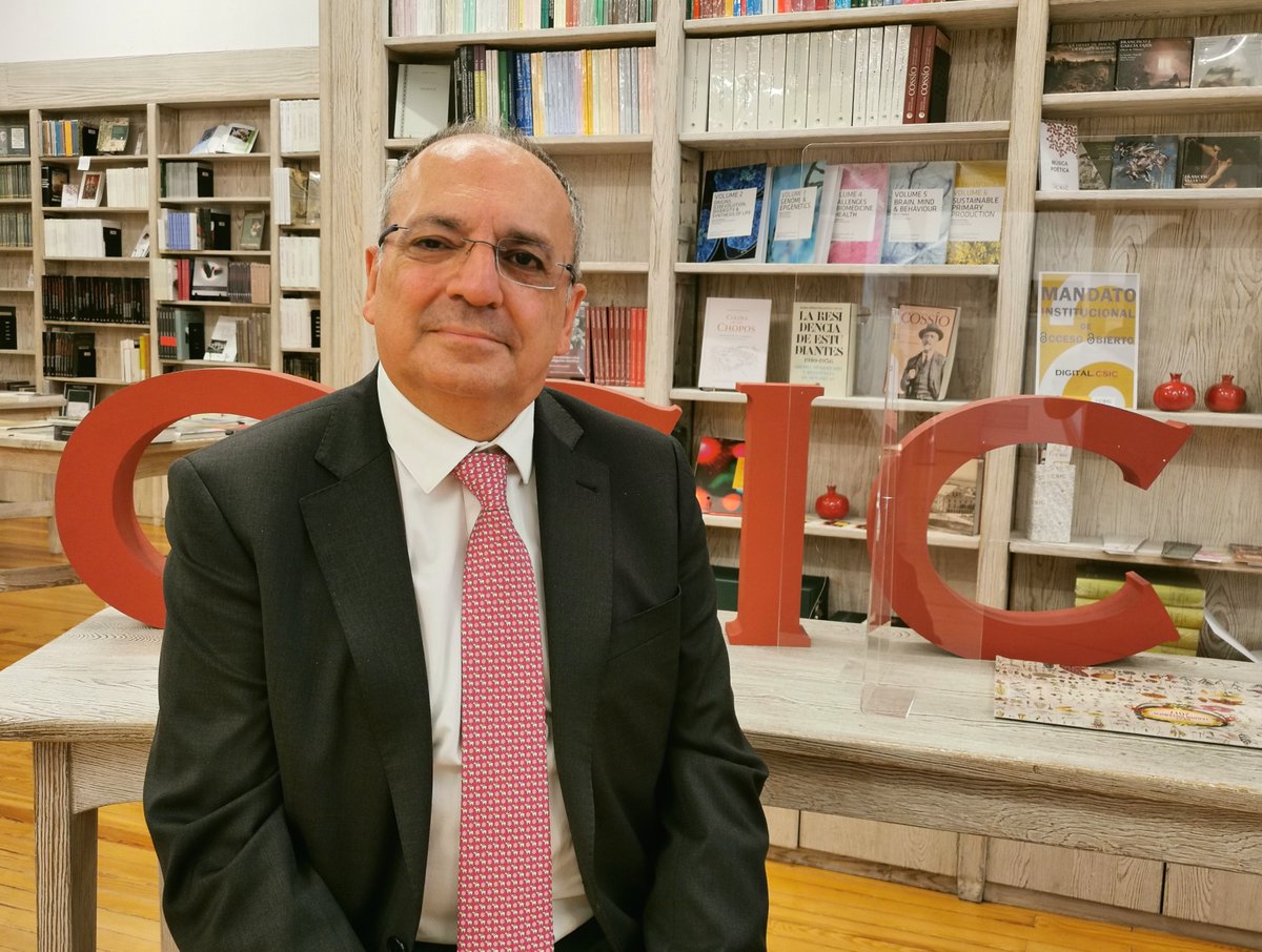 CSIC (@csic) on Twitter photo Lerma: “Es importante entender el cerebro para poder paliar el sufrimiento que generan sus enfermedades”
El neurocientífico del CSIC (<a href="/JuanLerma1/">Juan Lerma</a>) tiene ante sí el nuevo reto de liderar el Centro Internacional de Neurociencia Cajal (<a href="/CINCnews/">Cajal International Neuroscience Center</a>)
Entrevista👉bit.ly/2XsS6a4 Lerma: “Es importante entender el cerebro para poder paliar el sufrimiento que generan sus enfermedades”
El neurocientífico del CSIC (<a href="/JuanLerma1/">Juan Lerma</a>) tiene ante sí el nuevo reto de liderar el Centro Internacional de Neurociencia Cajal (<a href="/CINCnews/">Cajal International Neuroscience Center</a>)
Entrevista👉bit.ly/2XsS6a4