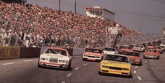 Real racing with Real race cars at the best Short track !   What a great pic !  @savethespeedway and save @NASCAR !!  Bring back #NorthWilkesboro. #packedhouse