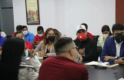 deltaa_jpsuv's tweet photo. Excelente reunión de la Dirección Nacional de la juventud del partido socialista Unido de Venezuela y sus enlaces Estadales , dónde se realizó balance de la agenda de nuestro mes aniversario
#13AñosJPSUV @NicolasMaduro @GobLizeta @rodbexa @ANAFUENTES_PSUV @Freddy_Leon1818 https://t.co/ae3j9d1hhY