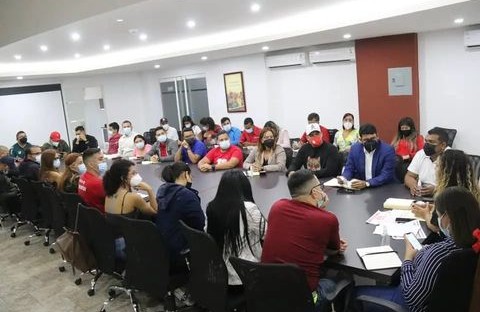 deltaa_jpsuv's tweet photo. Excelente reunión de la Dirección Nacional de la juventud del partido socialista Unido de Venezuela y sus enlaces Estadales , dónde se realizó balance de la agenda de nuestro mes aniversario
#13AñosJPSUV @NicolasMaduro @GobLizeta @rodbexa @ANAFUENTES_PSUV @Freddy_Leon1818 https://t.co/ae3j9d1hhY