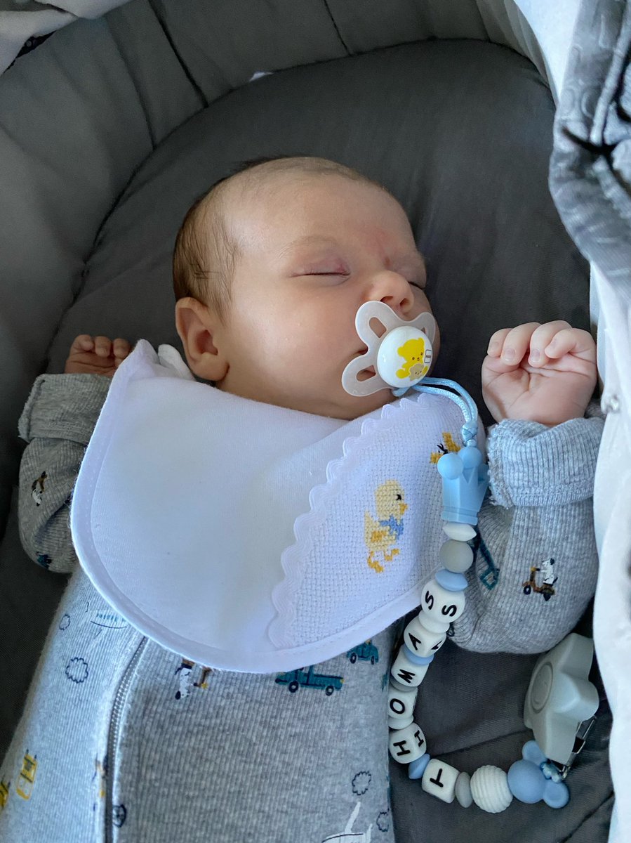 medeiros_catia's tweet photo. And just like that he’s 5ish weeks old, grown out of his size 1 nappies, making a few new noises… we’re exhausted but it’s getting a tiny bit easier!
#lookatthosecheeks https://t.co/SJiAEyh2r9