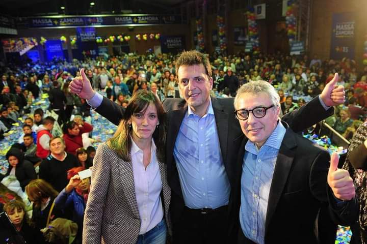 FlecoAdrian's tweet photo. Señor @alferdez usted debe alejarse de estos tres personajes @SergioMassa #Malenagalmarini @ZamoraJulio No los quiere nadie. Usted verá la diferencia en las urnas si lo hace. https://t.co/FQfRV7fMd6