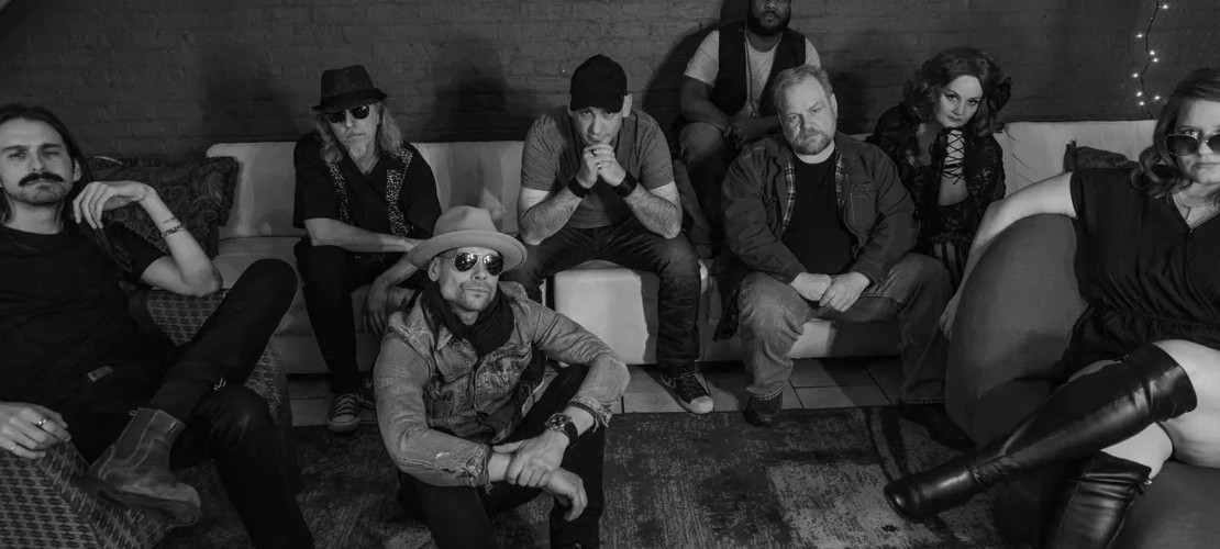 TRICK SHOOTER SOCIAL CLUB RELEASES “DON’T SETTLE ME DOWN”
Chicago-based roots-rock outfit Trick Shooter Social Club recently released their new single, “Don’t Settle Me Down,” a track lifted from their EP, Monte Carlo, via The Animal Farm label.

rawckus.com/trick-shooter-…