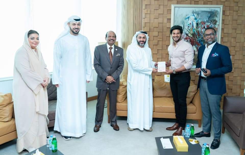 dqfanspower's tweet photo. . @dulQuer Recieved UAE Golden Visa !

#DulquerSalmaan https://t.co/63i7238Jzf