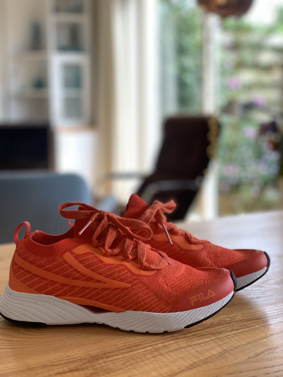 Win actie! Fila Tokyo 2020 sneakers maat 37. Ben of ken jij iemand die deze sneakers wil hebben? Vertel mij dan waarom en misschien win jij ze wel! 🥳