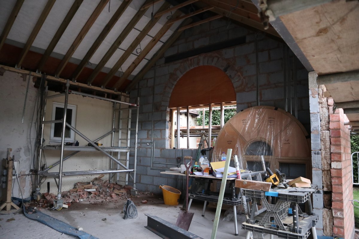 MarkJamesCBS's tweet photo. We are onsite in Hallow this week, erecting a new single storey rear extension, creating an open plan kitchen diner with a show-stopping central oak truss. Bi-fold doors will overlook the rear aspect &amp; also feature an oak framed stained glass window.
#loveconstruction #extension https://t.co/OjZmHrNDSQ