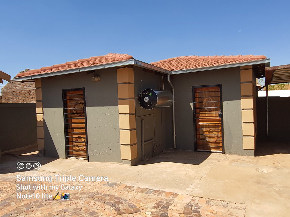 anyone looking for place to stay around Soweto you can call me.0810111443