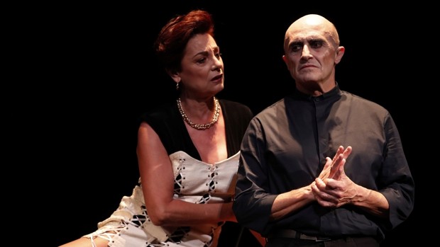 masteatroweb's tweet photo. @seville70  Carlos Herrera Carmona nos cuenta sus impresiones: TARTUFO @TeatroRVictoria #madrid Felicitamos desde aquí por su presencia en la Feria del Libro de Madrid el pasado lunes con sus obras "Sabina" y "La maldición de Mírtilo" (@sintarima caseta 33 https://t.co/ZbKPdo5zTu https://t.co/vG7V2CVye8