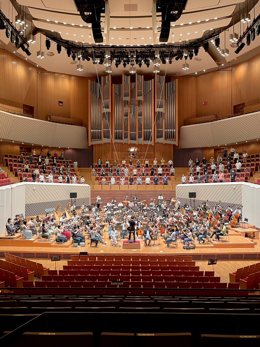 Tokyo_Symphony's tweet image. オーケストラ、コーラス、全ての出演者の陰性を確認し、遂にステージへ。

東京交響楽団と東響コーラス、1年9ヶ月ぶりの共演です。