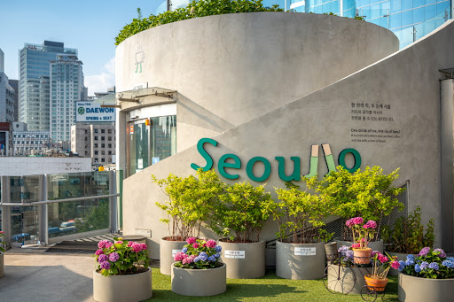 koreanindo's tweet photo. Lingkungan Malli-dong, yang terletak di dekat Stasiun Seoul, telah menjadi populer sejak pembukaan Seoullo 7071, sebuah taman langit dan tempat pejalan kaki. 

Distrik bersejarah Seoul ini adalah tempat bagi berbagai restoran dengan makanan lezat dan kedai kopi yang trendi. https://t.co/L2Hrotzd4F