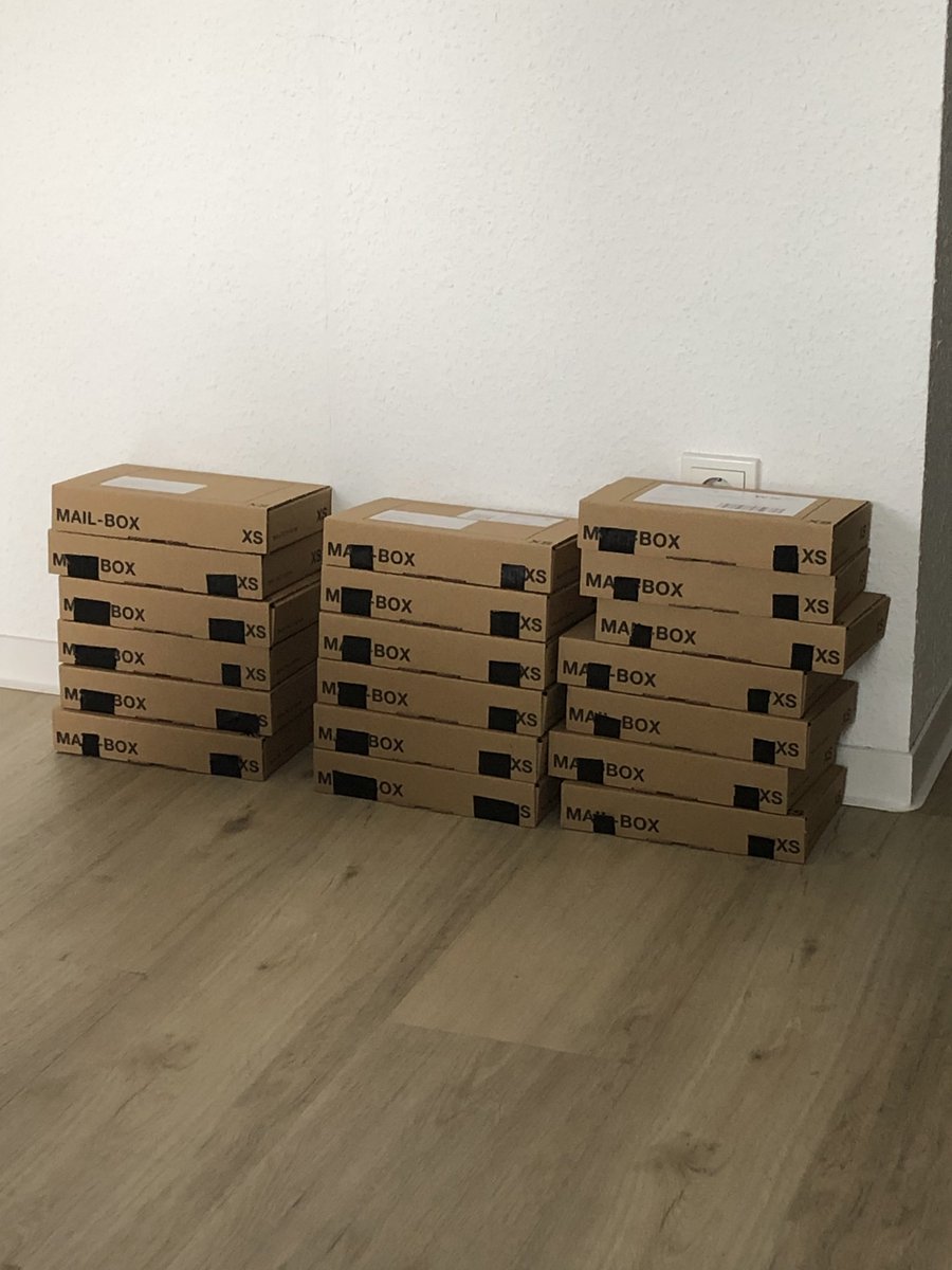 Oh yes, wait a minute Mister Postman!

♥︎ Happy Mail is on its way!  ♥︎